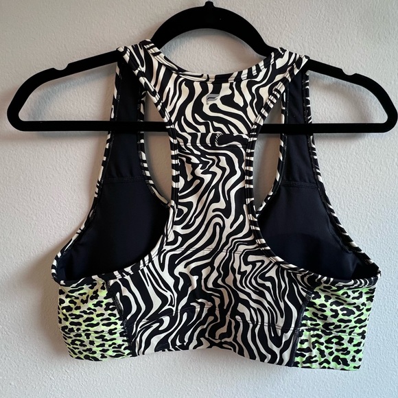 Fabletics On-The-Go Medium Impact Sports Bra (size L) - Picture 2 of 4